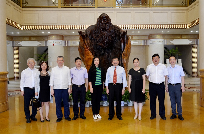 宜春市委常委、副市長陳如標到仁和集團調研