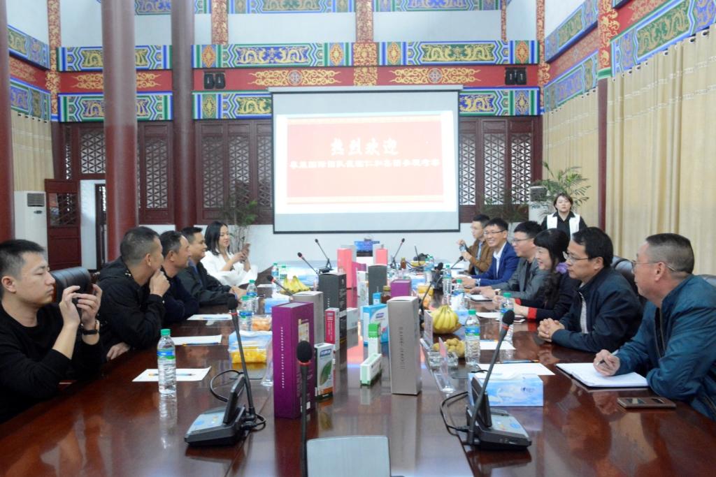 肖正連副董事長(zhǎng)會(huì)見(jiàn)摩能?chē)?guó)際集團(tuán)董事長(zhǎng)蔣德才