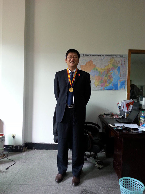 責(zé)任 擔(dān)當(dāng) 奉獻—記集團2013年度勞動模范、和力藥業(yè)品牌拓展部部長張朝輝