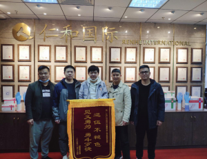 危急關頭顯身手 路見不平勇相助 ——集團員工岳明見義勇為勇斗歹徒