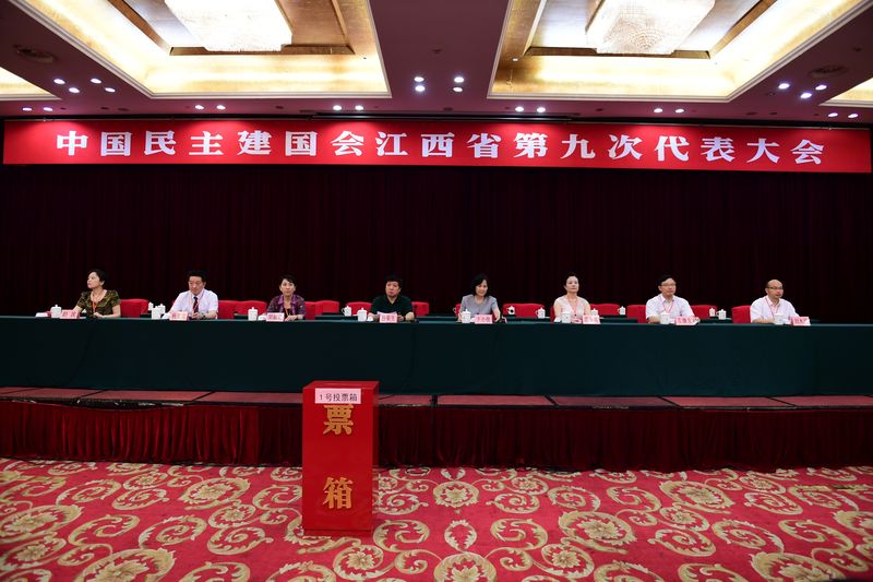 楊文龍董事長第三次當(dāng)選民建江西省副主委 (1).jpg